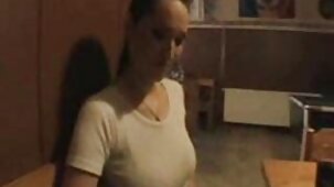 Luxueuse jeune femme rousse baise un agent immobilier dans porn film vf son manoir.